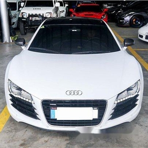 White Audi R8 2011 at 19000 km for sale