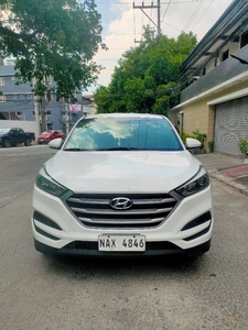Selling White Hyundai Tucson 2019 in Manila