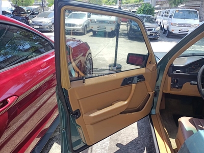 1990 Mercedes-Benz 260 in Parañaque, Metro Manila