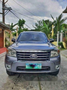 Blue Ford Everest 2012 at 70000 km for sale