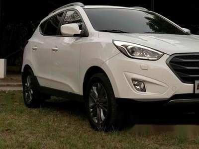 Sell White 2015 Hyundai Tucson Manual