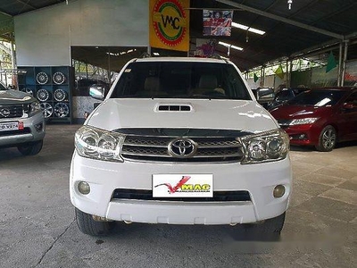 Selling White Toyota Fortuner 2010 Automatic Diesel at 118000 km
