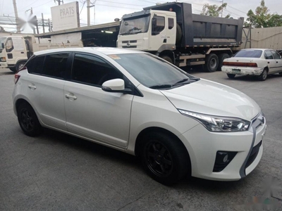 Selling White Toyota Yaris 2016 Hatchback Automatic Gasoline in Manila