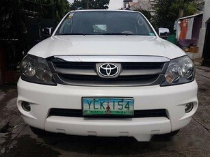 Selling White Toyota Fortuner 2006 Automatic Gasoline at 100000 km