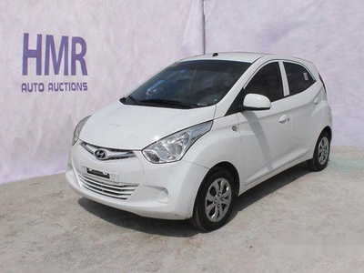 Selling White Hyundai Eon 2018 at 14383 km