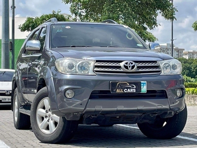 Sell White 2010 Toyota Fortuner in Makati