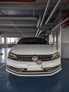 Sell White 2016 Volkswagen Jetta in Pasig