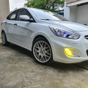 Sell White 2017 Hyundai Accent in Navotas