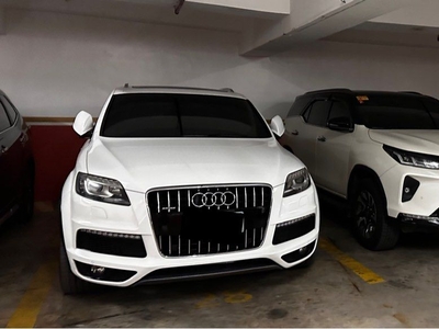Selling White Audi Q7 2011 in Taguig