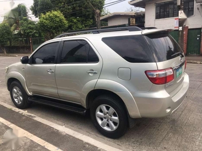Toyota Fortuner G 2010 AT Silver SUV For Sale