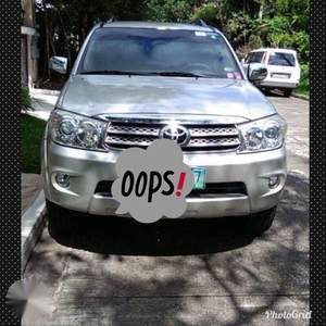 Toyota Fortuner G 2011 AT Silver SUV For Sale