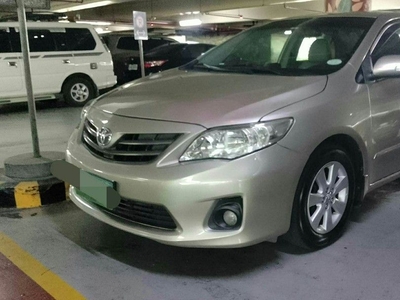 White Toyota Corolla altis 2013 for sale in Quezon City