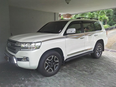 Selling Pearl White Toyota Land Cruiser 2019 in Subic