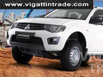 Mitsubishi Strada 2012