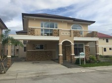 3BRS ,3T&B Affordable House with balcony in angeles city