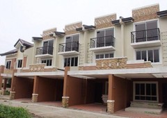 4BR Townhouse near Airport and Mall of Asia