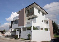 HOUSE FOR SALE IN GREENWOODS PASIG