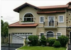House with swimming pool for sale in Portofino Alabang