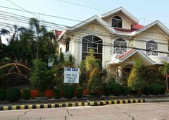 Ready to occupy semi furnished House and lot in Las Pinas