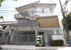 THREE STORY HOUSE FOR SALE IN GREENWOODS PASIG