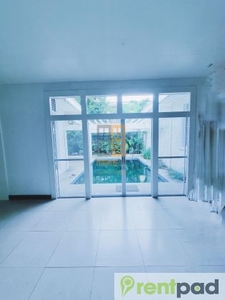 4BR House with Pool and Garden in Dasmarinas Village
