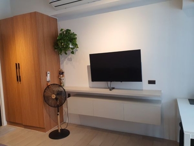 Furnished Studio with Balcony Within Ayala and Makati Business District
