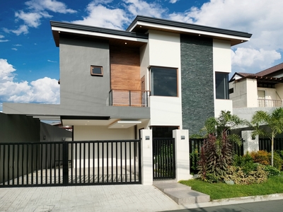 Brandnew 3-Story Modern Houses with Swimming Pool in Merville Paranaque
