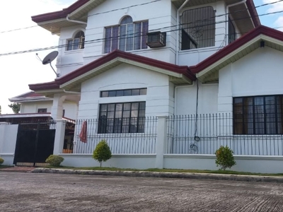 4 bedroom detached house in a beautiful subd near to Tacloban airport.