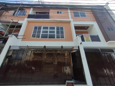 Townhouse For Sale In Pinyahan, Quezon City