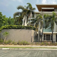 House For Sale In Ayala Hillside Estate, Quezon City
