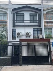 Townhouse For Rent In Ayala Avenue, Makati