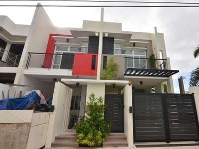 5 bedrroms modern house in south at soluna executive village bacoor cavite