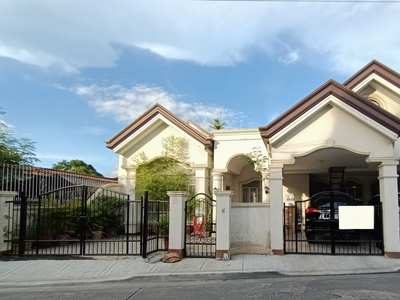 Well Maintained Bungalow House for Sale in Pilar Village, Las Pinas