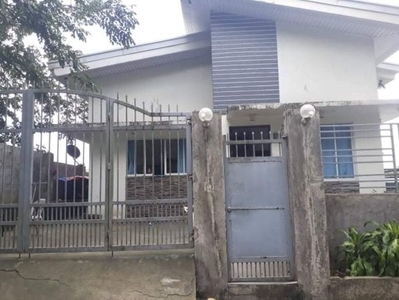 3 Bedroom House and Lot for sale! with balcony and garage