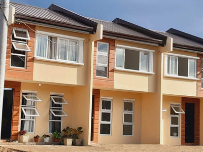 Townhouse For Sale In Cadlan, Pili