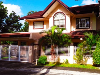 Golfer's Paradise Home - 5-BR House For Sale in Tagaytay Highlands, Talisay