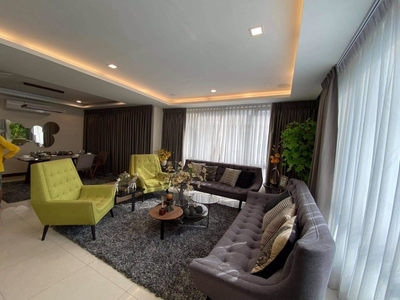 Townhouse For Sale In San Miguel, Manila