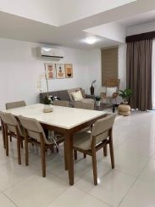 RFO 1BR with balcony and parking For Sale at Solemare Parksuites, Parañaque City