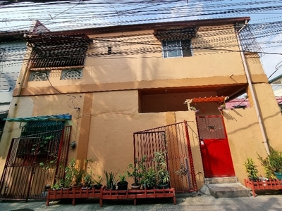 House For Sale In Pnr Compound, Caloocan