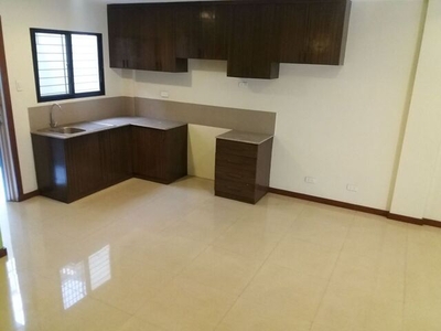 Townhouse For Rent In Bagong Pag-asa, Quezon City