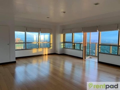 3BR Fully Furnished Unit w Balcony in The Residences at Greenbe