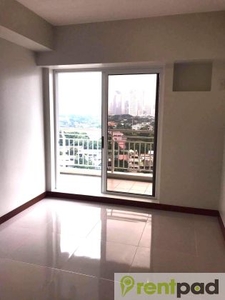 Semi Furnished Spacious 1BR at Brio Tower Edsa near Rockwell