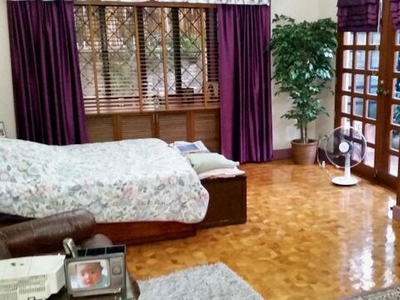 House For Sale In Ayala Heights, Quezon City