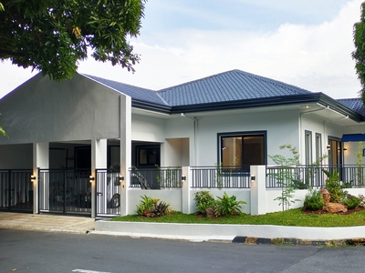 Modern Corner Bungalow in BF Homes Paranaque