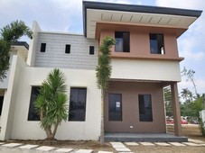 5 BEDROOM HOUSE AND LOT IN LIPA CITY