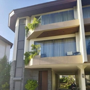 CONTEMPORARY 5 Bedroom Townhome FOR SALE ALABANG MUNTINLUPA
