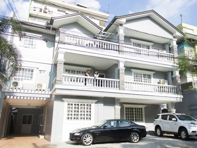 4 BEDROOM HOUSE IN ALABANG FOR RENT