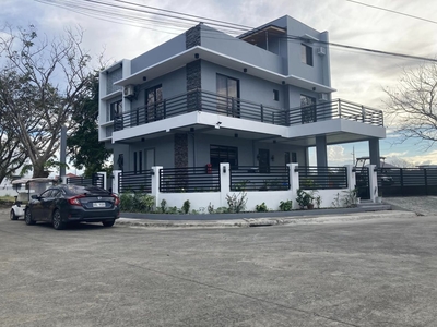 3 Floor House with Rooftop (8BR); 221 Lot Area (Negotiable)