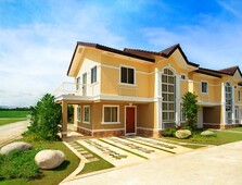 Single attached 5 bedrooms 3 TB w 700k less promo only
