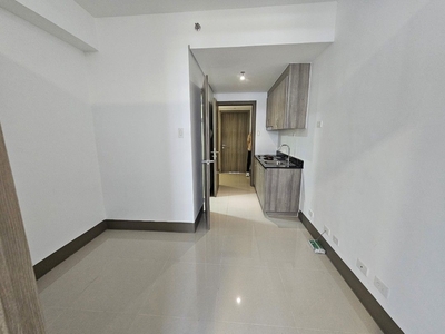 1 bedroom for sale in Fame Mall for only 5% to move in! on Carousell